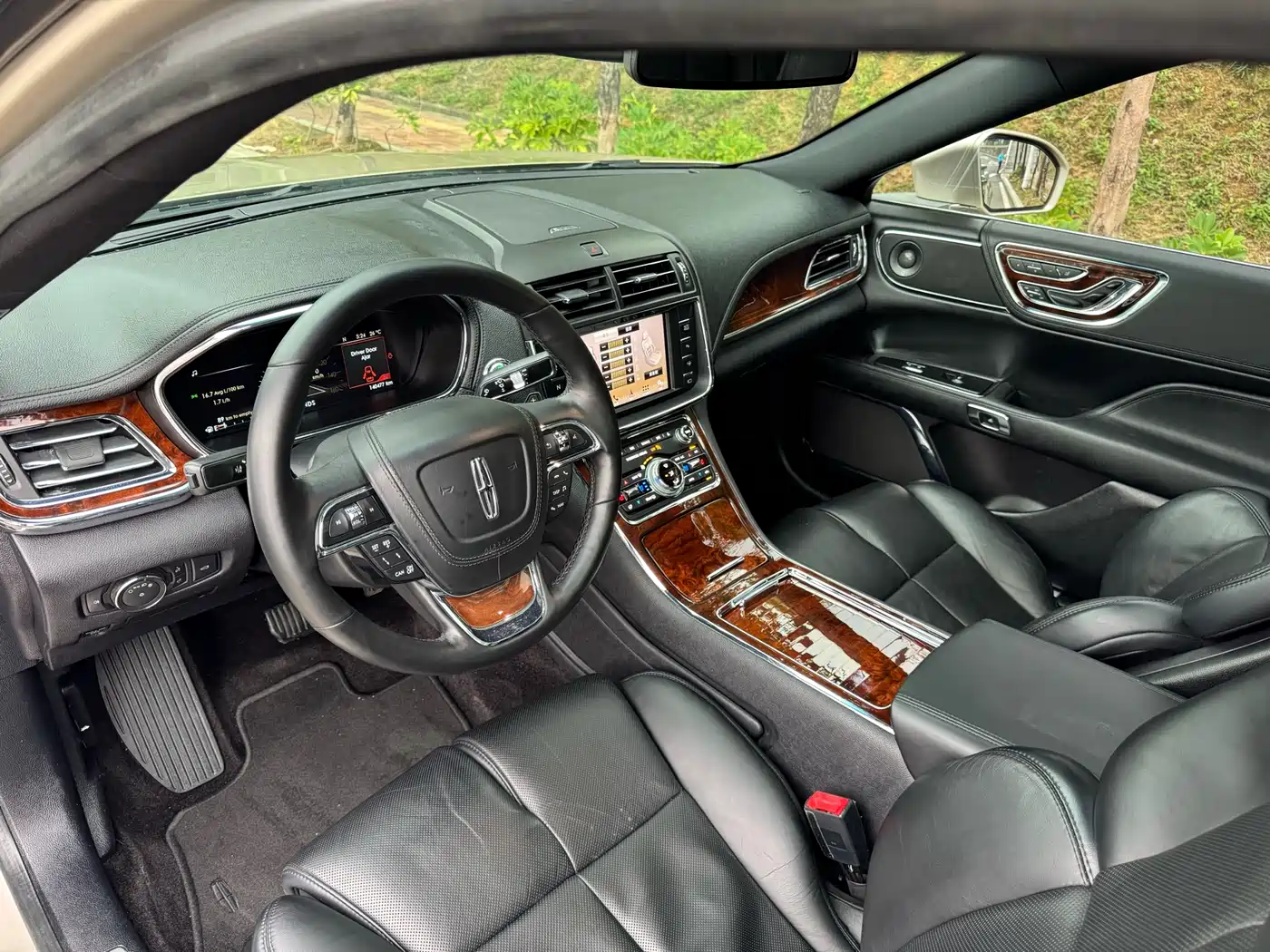 Lincoln Continental 2017 3.0T AWD Prestige Edition фото 15