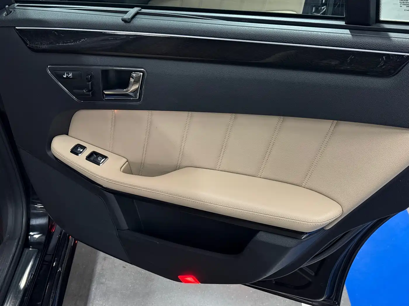 Mercedes-Benz E-Class 2010 E 300 L Fashion фото 13