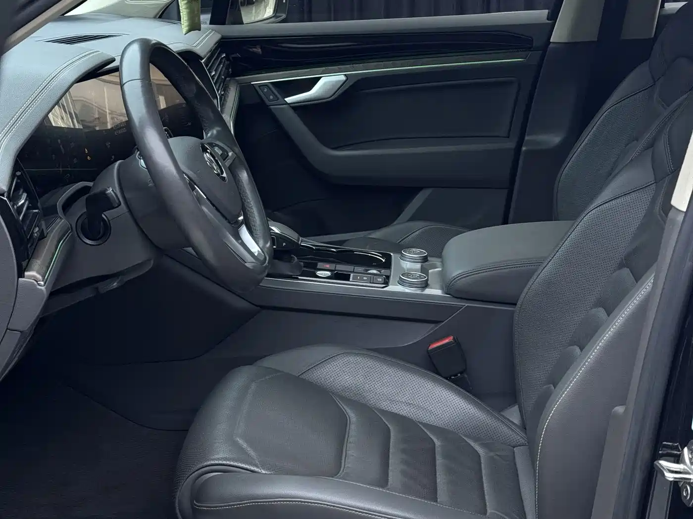 Volkswagen Touareg 2019 2.0TSI Sharp Wing Edition China V фото 8
