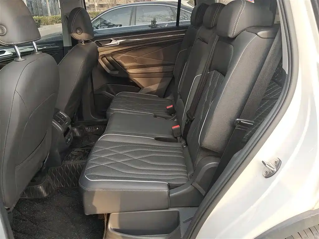 Volkswagen Tiguan L 2022 380TSI Automatic 4WD R-Line Cross Edition 7-Seater фото 13