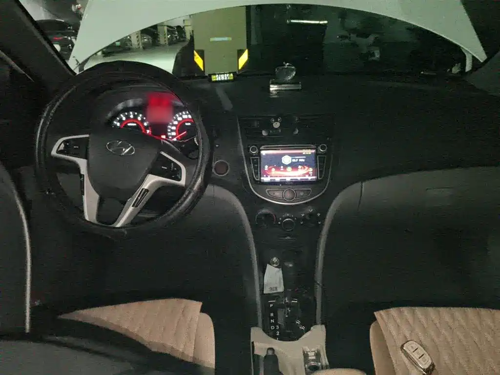 Hyundai Verna 2014 1.4L Automatic Leading GLX фото 6