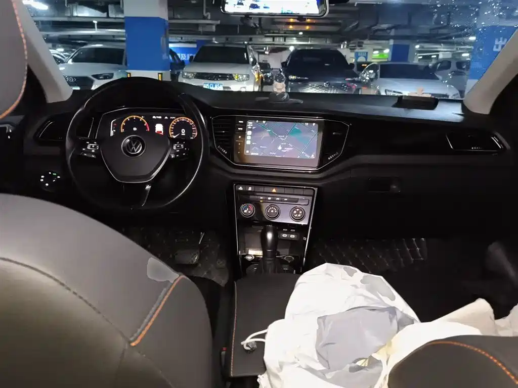 Volkswagen T-ROC 2021 280TSI DSG 2WD Comfort Smart Connect 30th Anniversary Edition фото 5