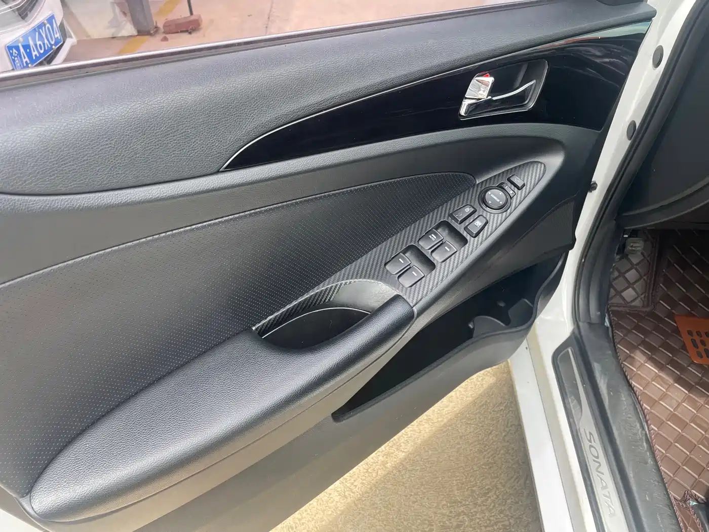 Photo 10 - Hyundai Sonata