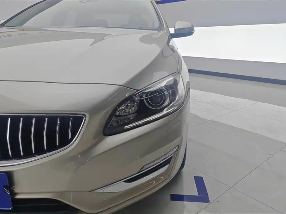 Фото 5 - Volvo S60