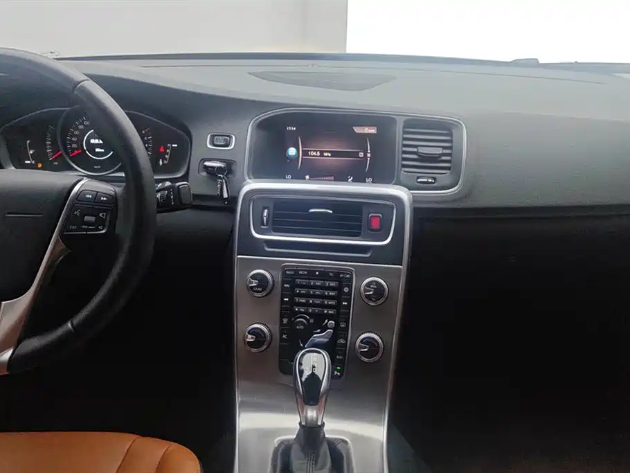 Фото 13 - Volvo S60