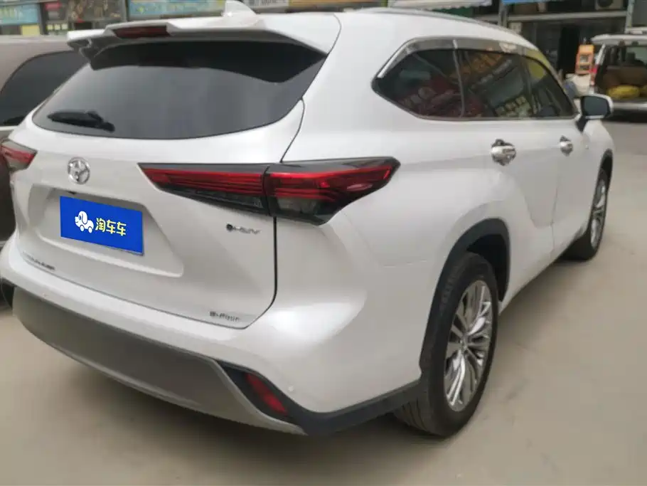 Toyota Highlander 2024 2.5L Smart Hybrid 4WD Premium 7-seater фото 3