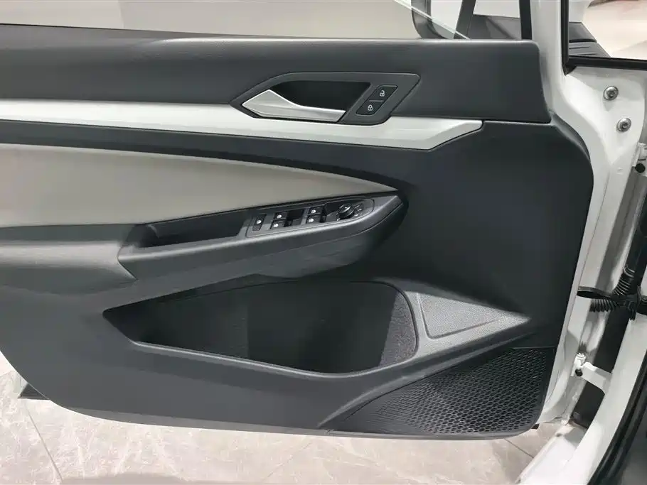 Volkswagen Golf 2021 200TSI DSG фото 7