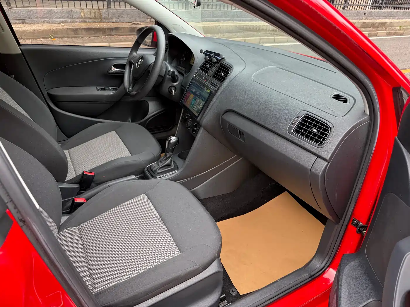 Volkswagen Polo 2018 1.5L Auto Safe Drive фото 8
