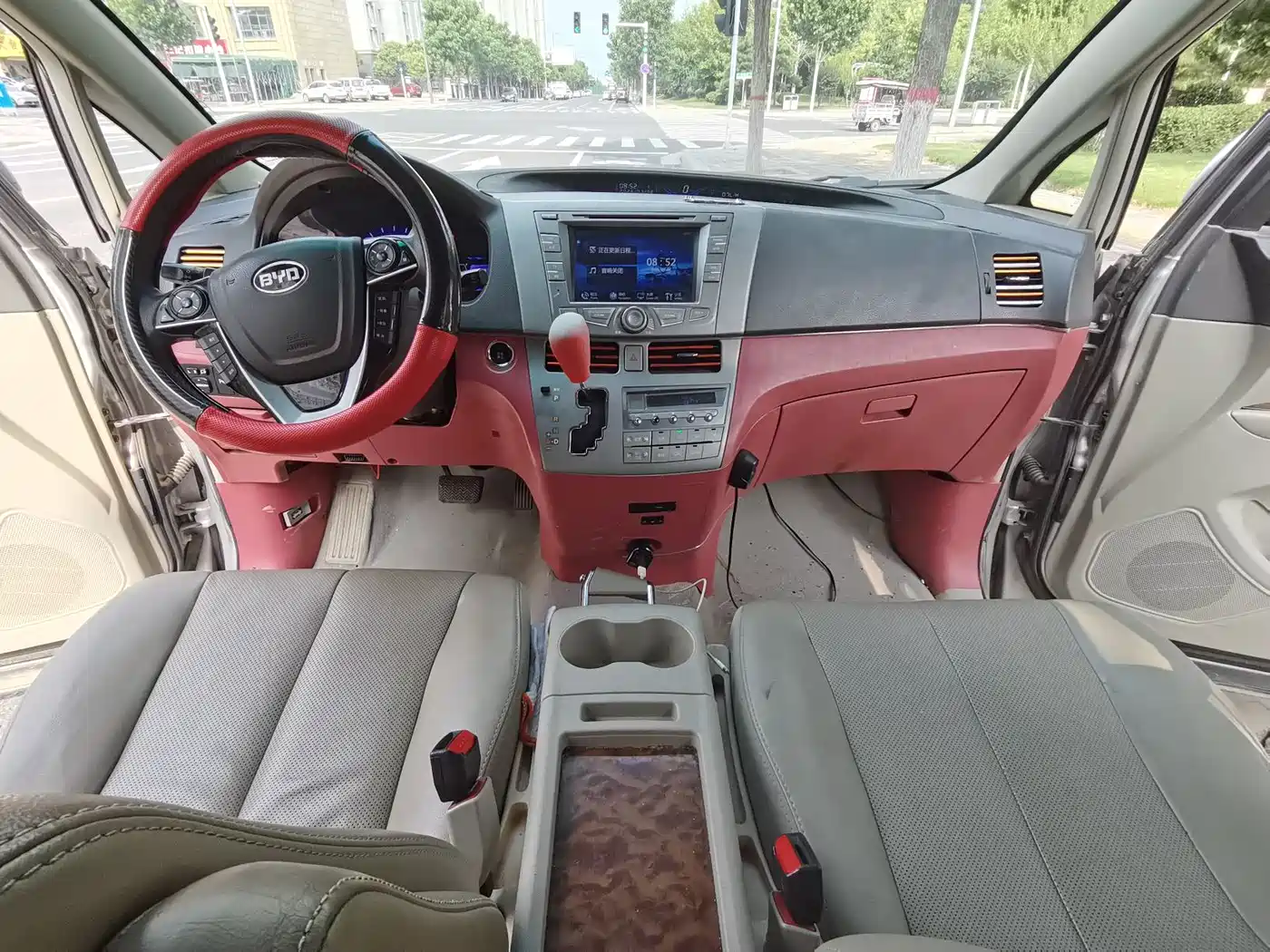BYD M6 2015 2015 2.4L Automatic Premium Edition