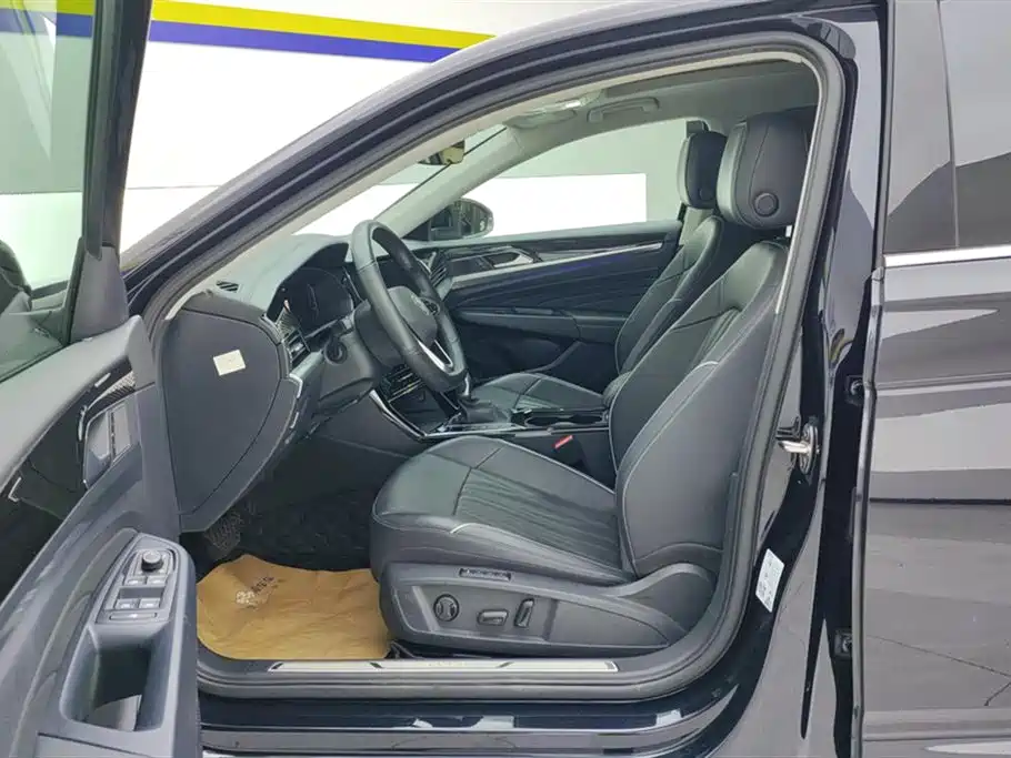 Volkswagen Passat 2023 Facelift 330TSI Luxury Edition фото 9