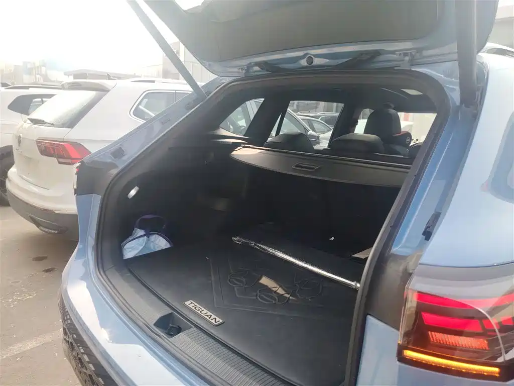 Volkswagen Tiguan L 2024 PRO 380TSI 4WD R-Line Premium Edition фото 19