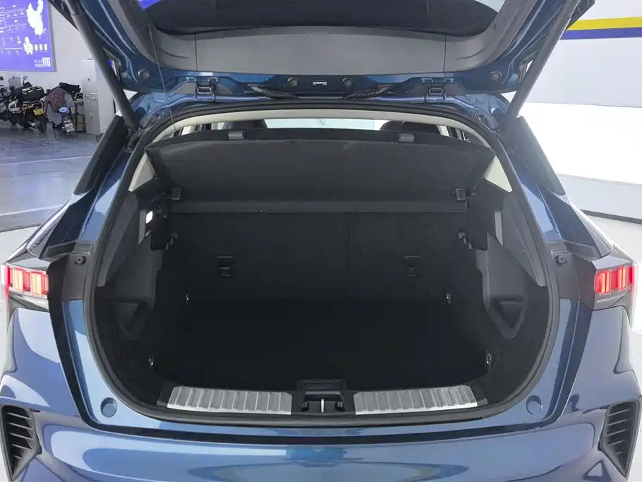 Lynk & Co 06 2020 1.5T Halo фото 4