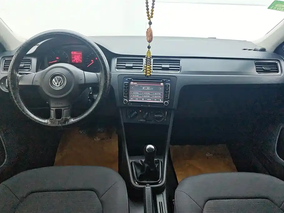 Volkswagen Santana 2015 1.4L Manual Trend Edition фото 12