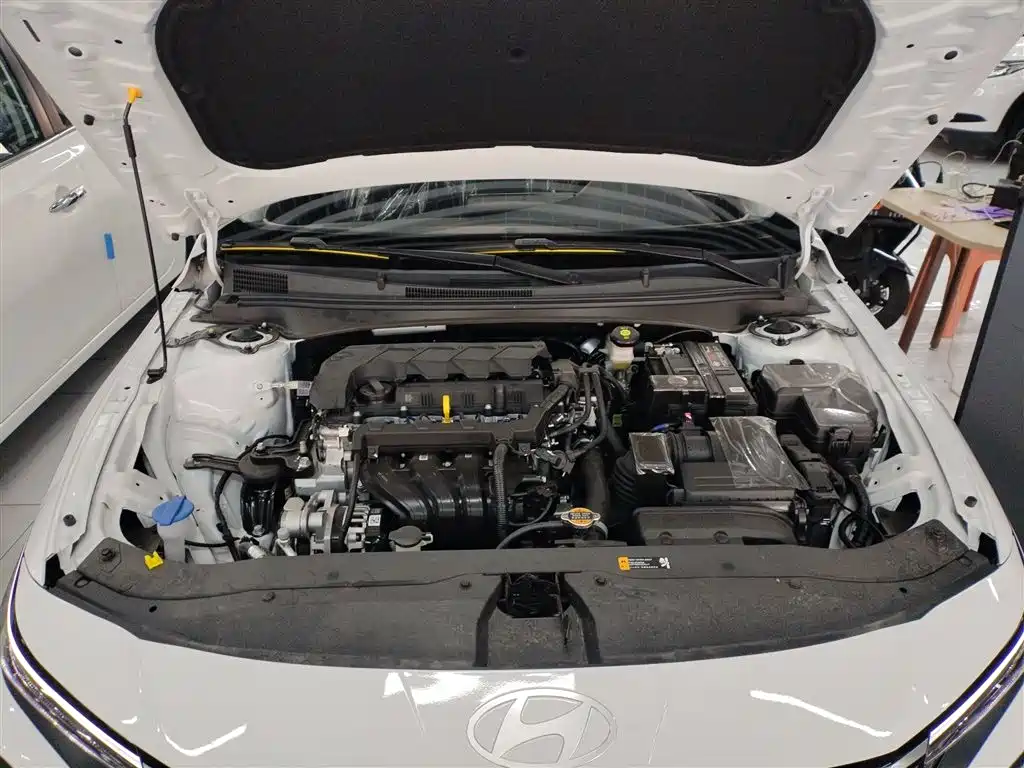 MODERN ELANTRA