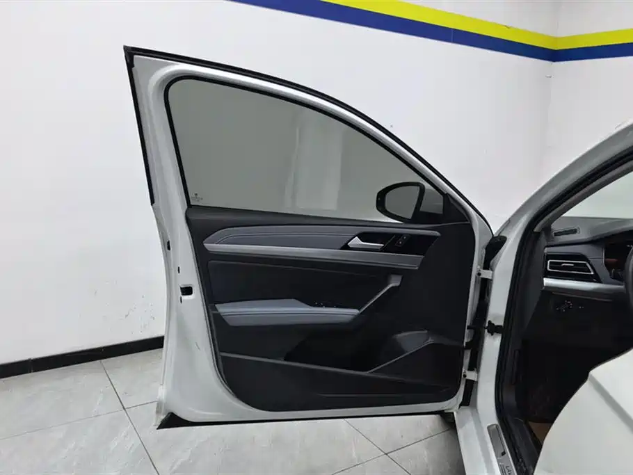Volkswagen Lavida 2023 1.5L Auto Luxury Edition фото 7