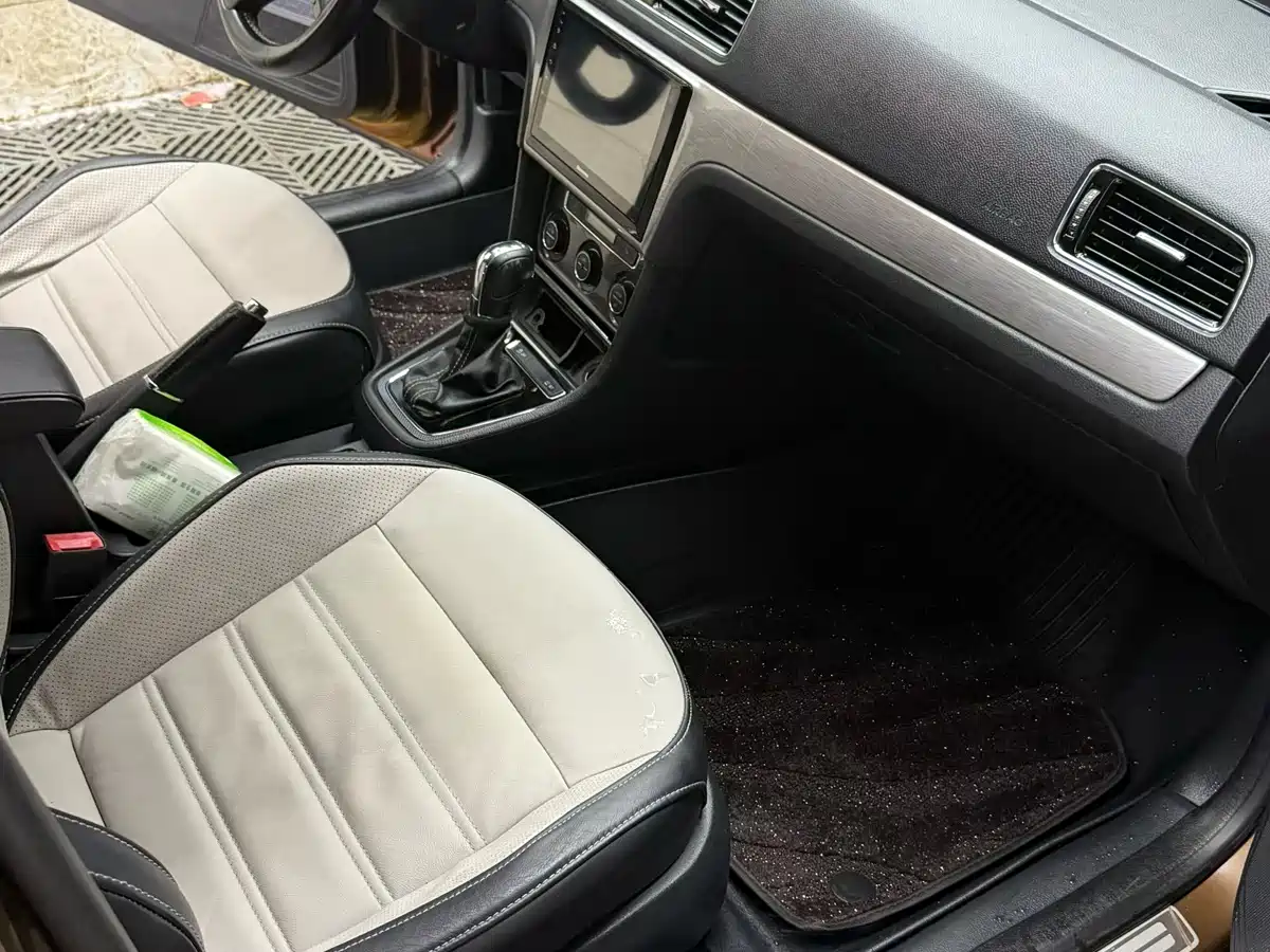 Volkswagen Gran Lavida 2014 1.4TSI DSG фото 3