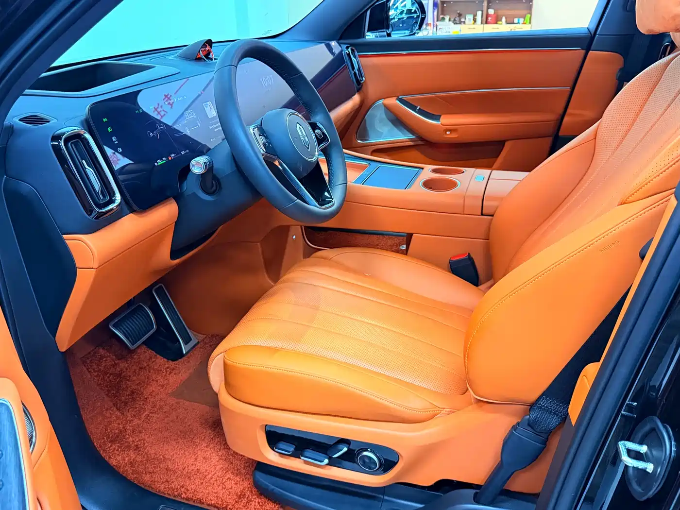 AITO Wenjie AITO M8 2025 Model Extended Range Max+ Edition 53.4kWh 6-Seater фото 5