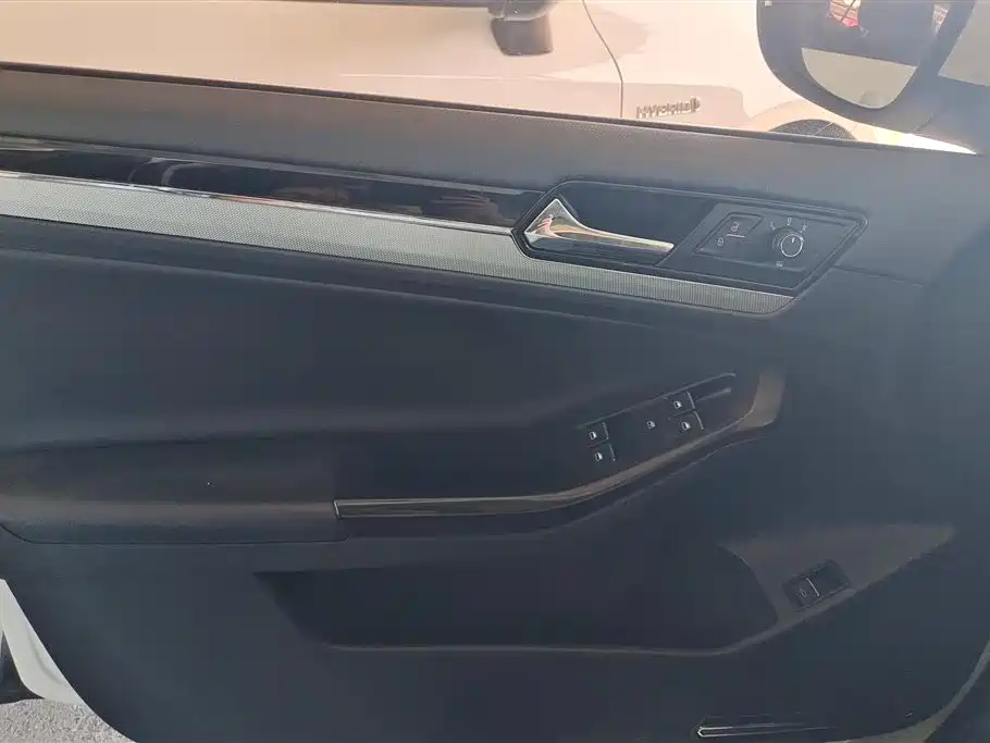 Volkswagen Sagitar 2017 180TSI Auto Exclusive Edition фото 7