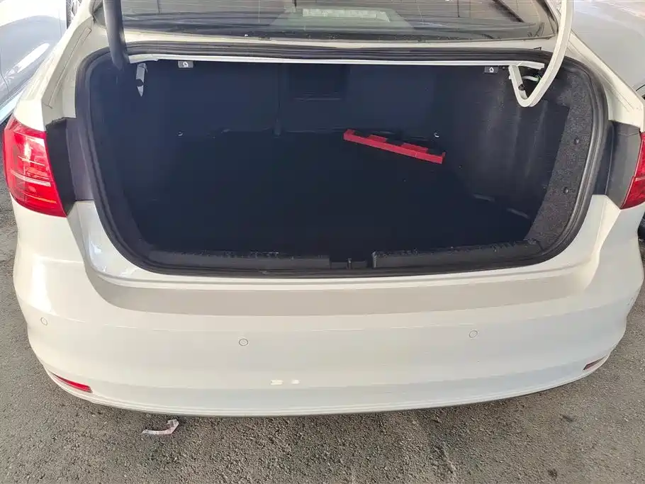 Volkswagen Sagitar 2017 180TSI Auto Exclusive Edition фото 4