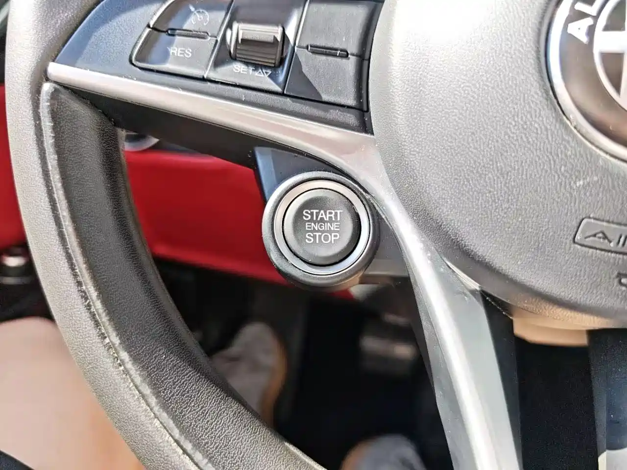 Alfa Romeo Giulia 2017 2017 2.0T 200HP Luxury Edition
