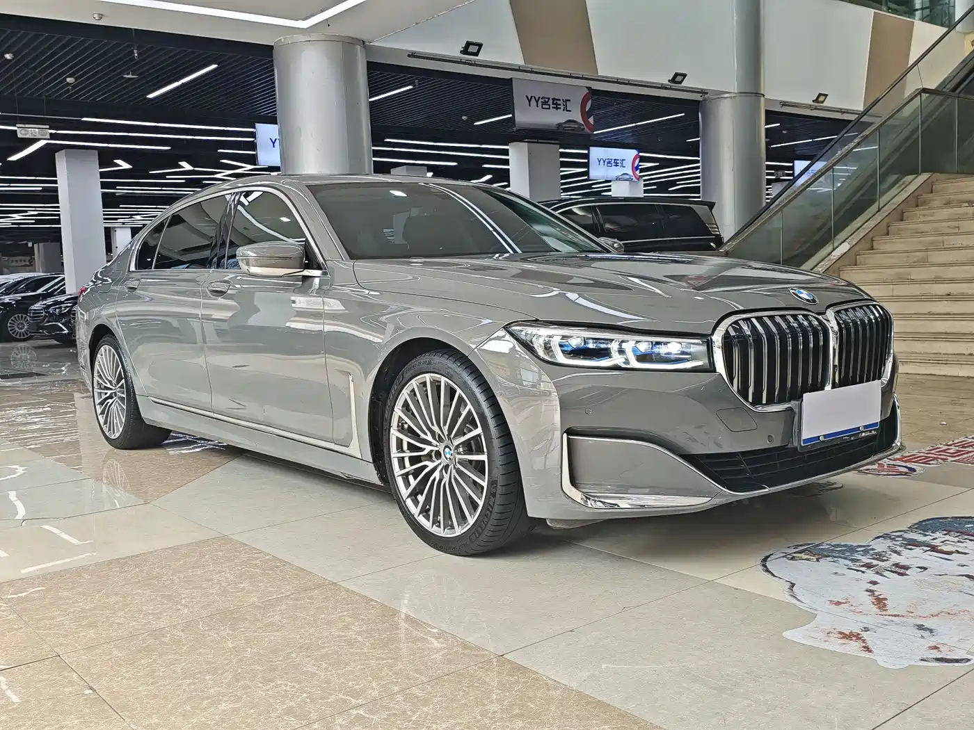 BMW 7 Series 2019 740Li Premium Luxury Package фото 3