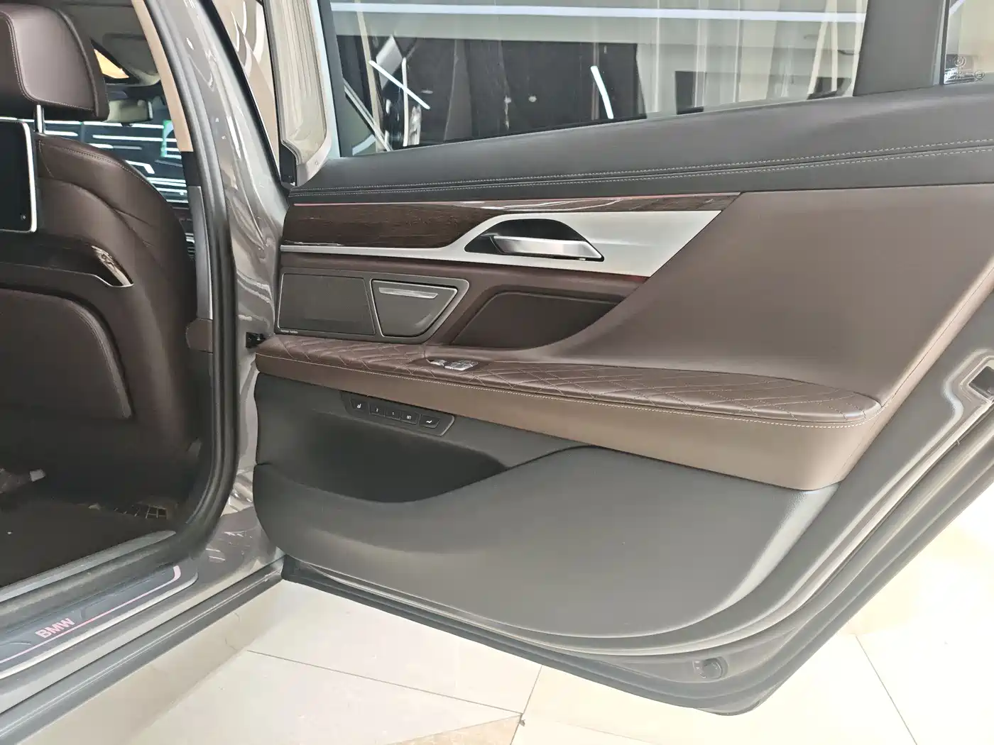 BMW 7 Series 2019 740Li Premium Luxury Package фото 15