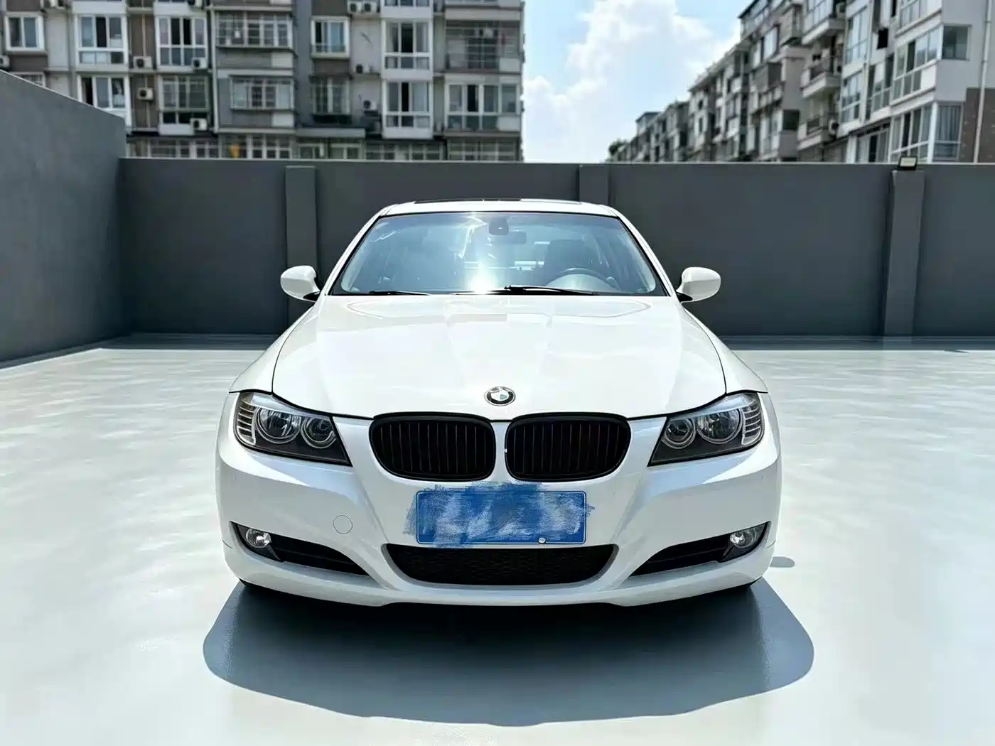 BMW 3 Series 2010 2011 318i Leading
