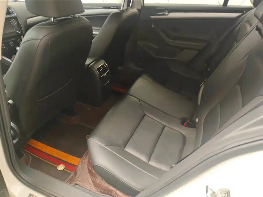 Volkswagen Sagitar 2018 1.6L Automatic Comfort фото 11