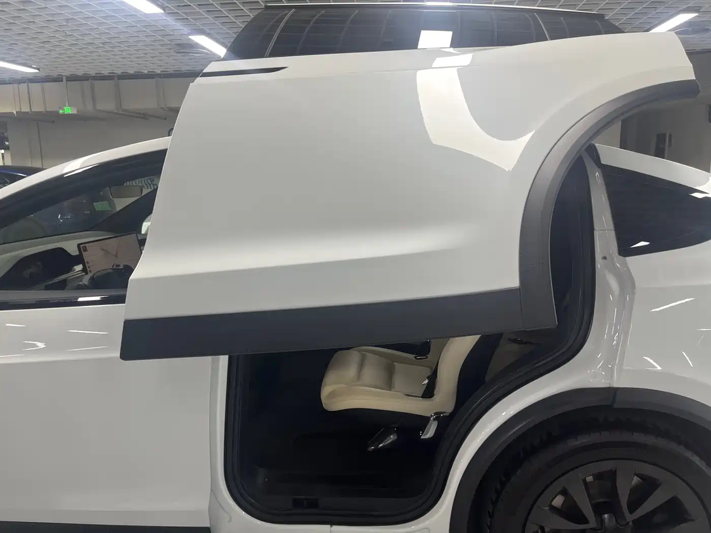 TESLA MODEL X