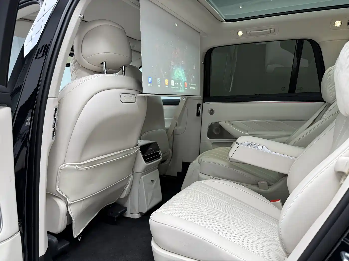 AITO Wenjie AITO M8 2025 Extended Range Ultra 53.4kWh 6-Seater фото 9