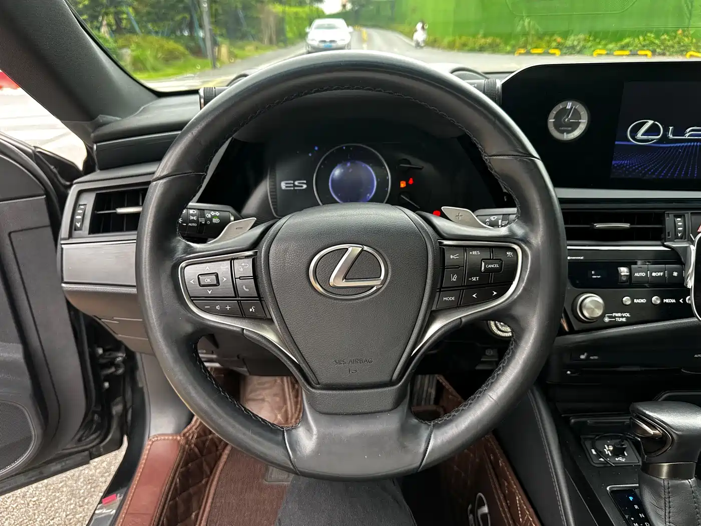 Lexus ES 2022 200 Excellence Edition фото 15