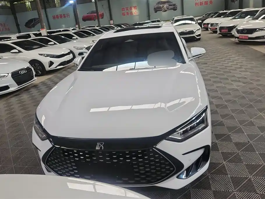 BYD Han 2022 DM-i 121KM Premium Edition фото 2