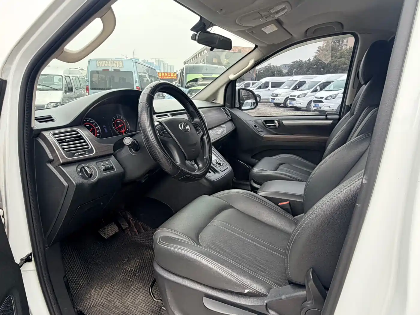 SAIC Maxus Maxus G10 2021 2.0T Automatic Elite Edition Gasoline 7-Seater фото 8