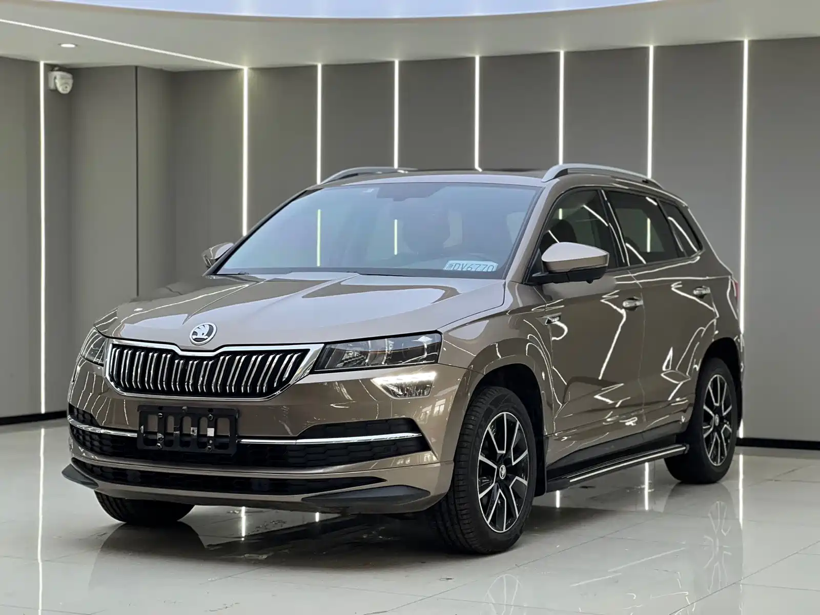 Photo 1 - Škoda Karoq