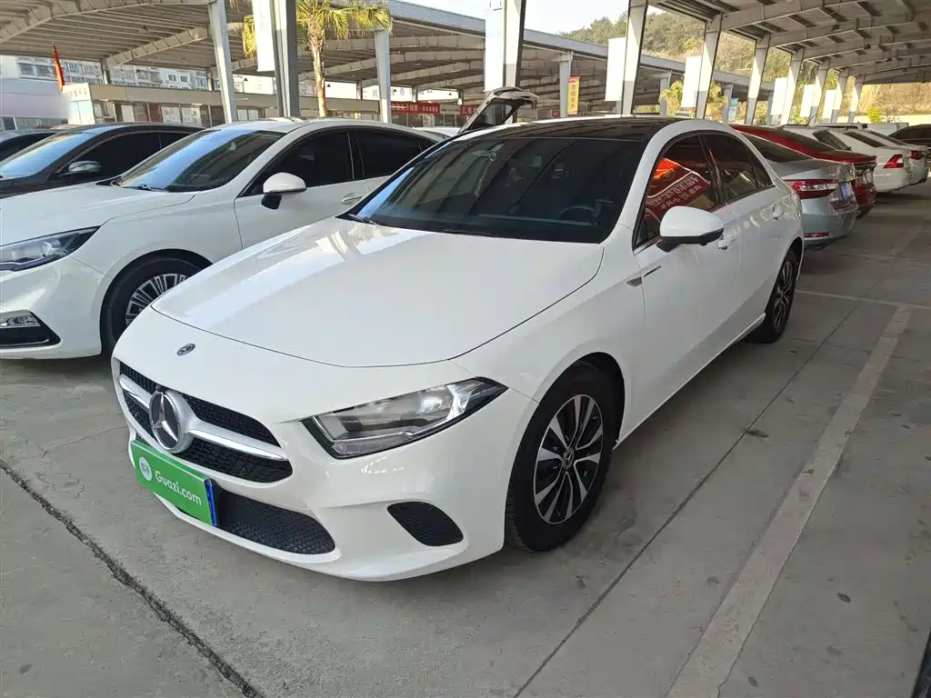 Mercedes-Benz A-Class 2019 A 180 L фото 2