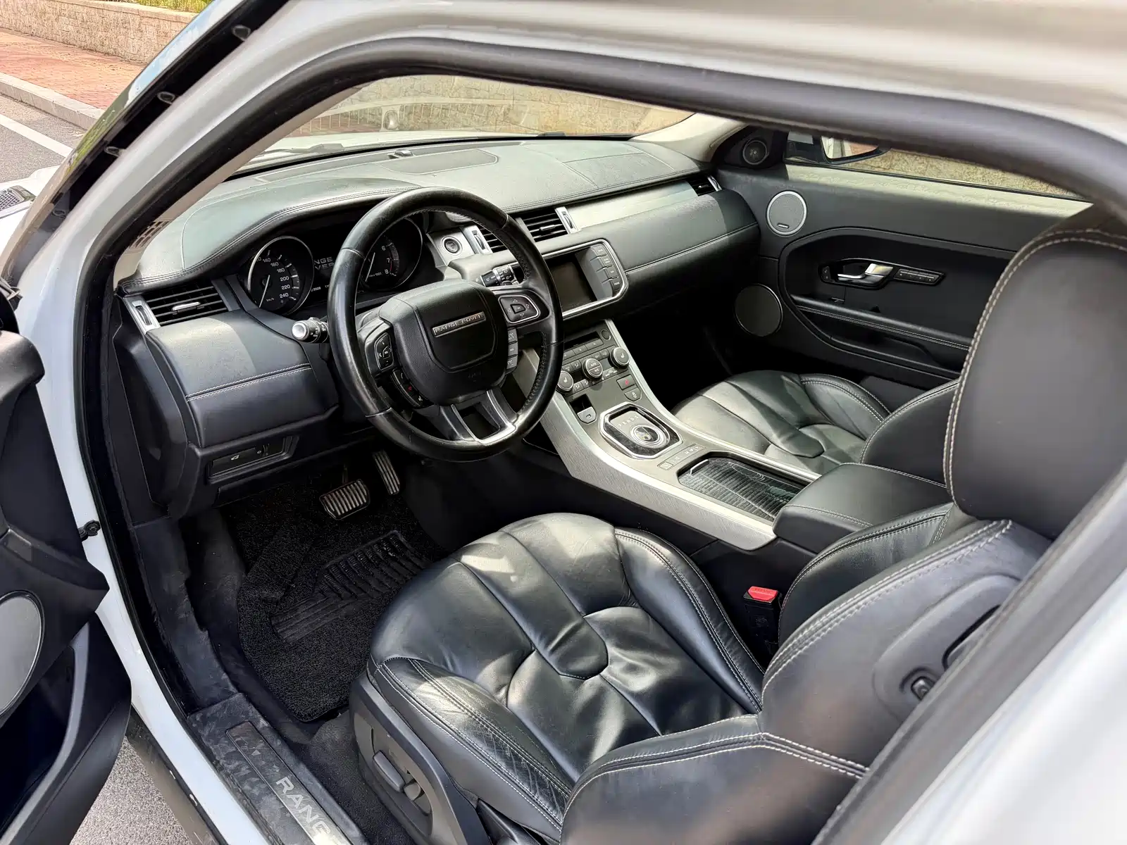 Photo 10 - Land Rover Range Rover Evoque (Import)
