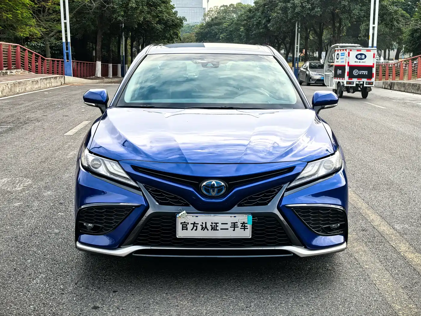 Toyota Camry 2021 Hybrid 2.5HS Fashion Edition фото 2