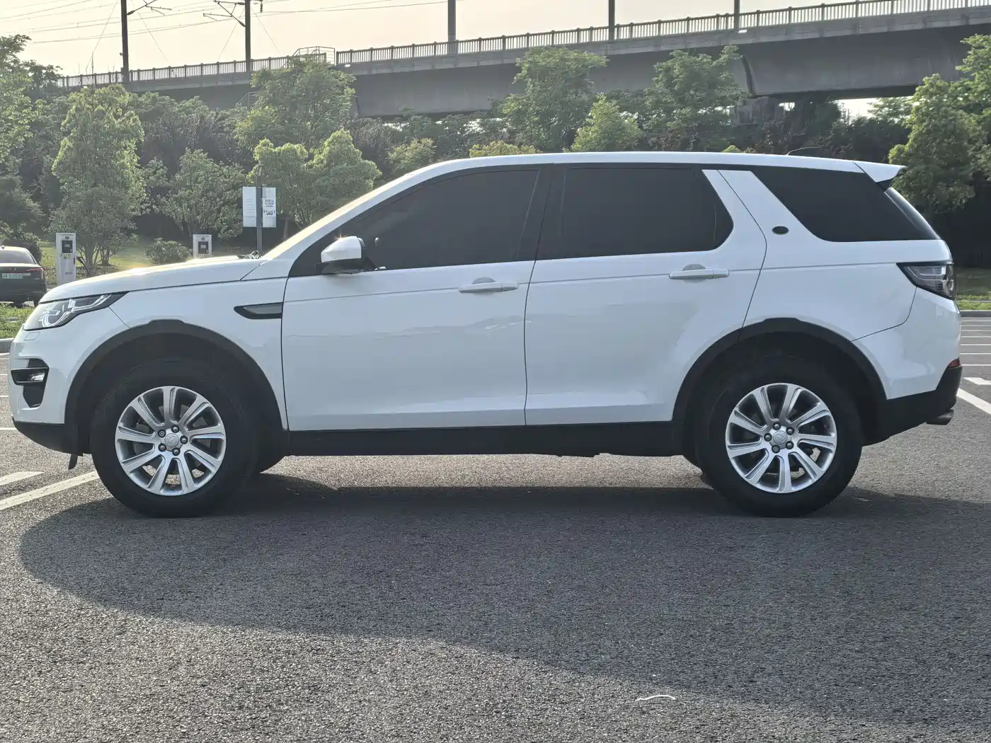 Land Rover Discovery Sport 2017 2.0T SE фото 3