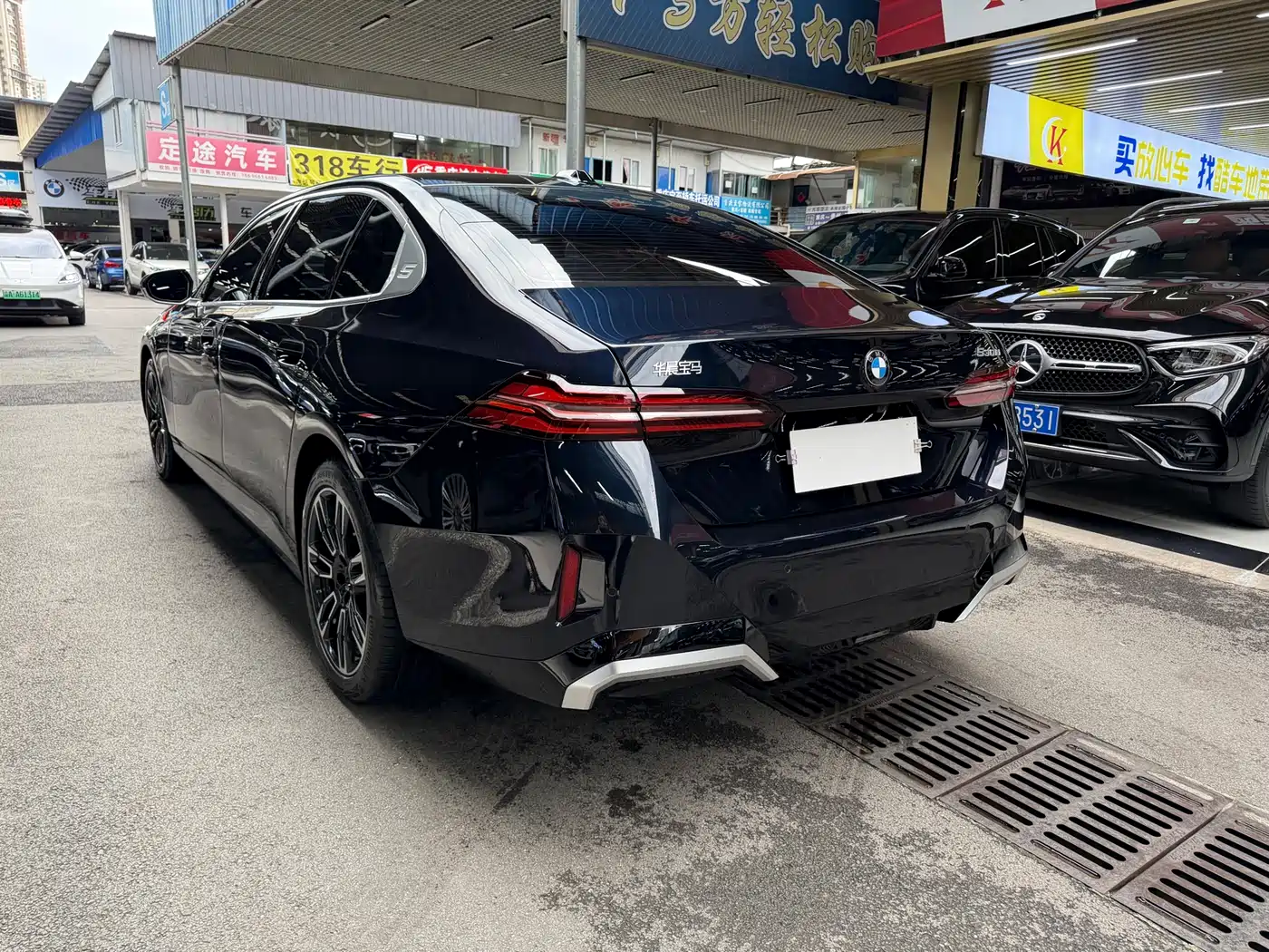 BMW 5 Series 2025 530Li Leading M Sport Package фото 40