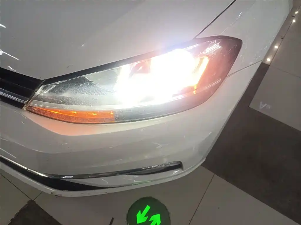 Volkswagen Golf 2018 230TSI Automatic Luxury фото 18