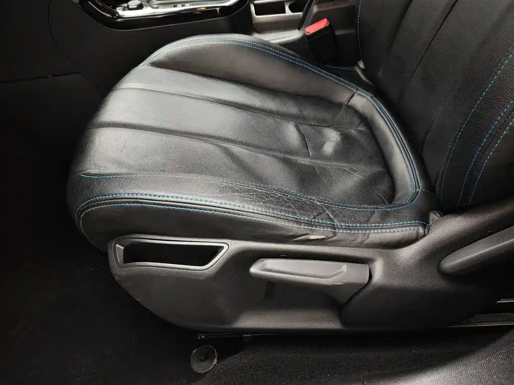 Peugeot 308 2018 1.6L Auto Luxury Edition фото 20