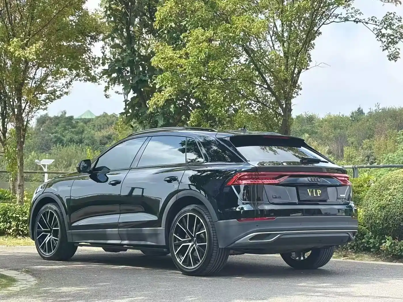 Фото 7 - Audi Q8
