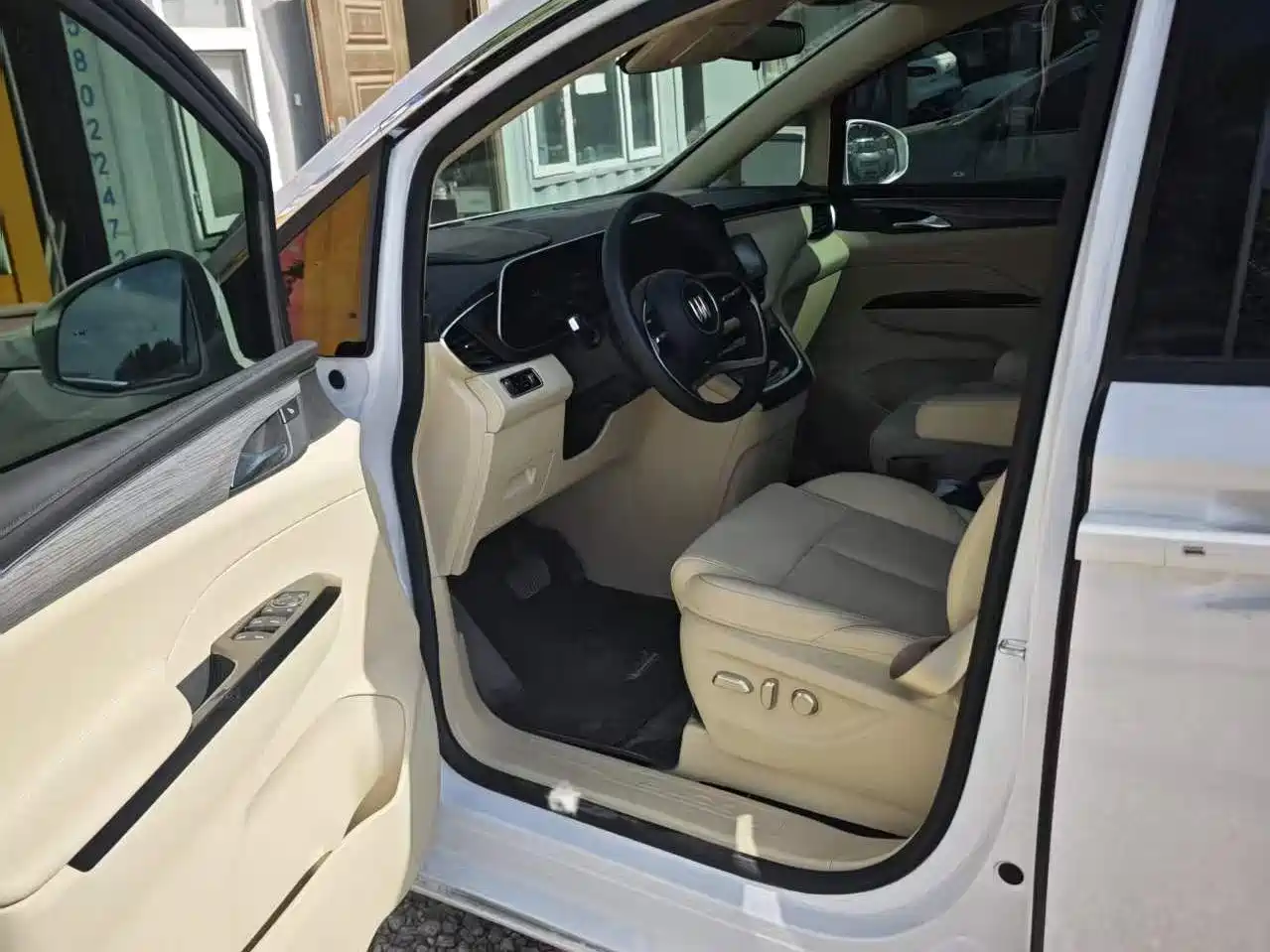 Buick GL8 New Energy 2025 Land Honor Premium Edition 7-Seater фото 9