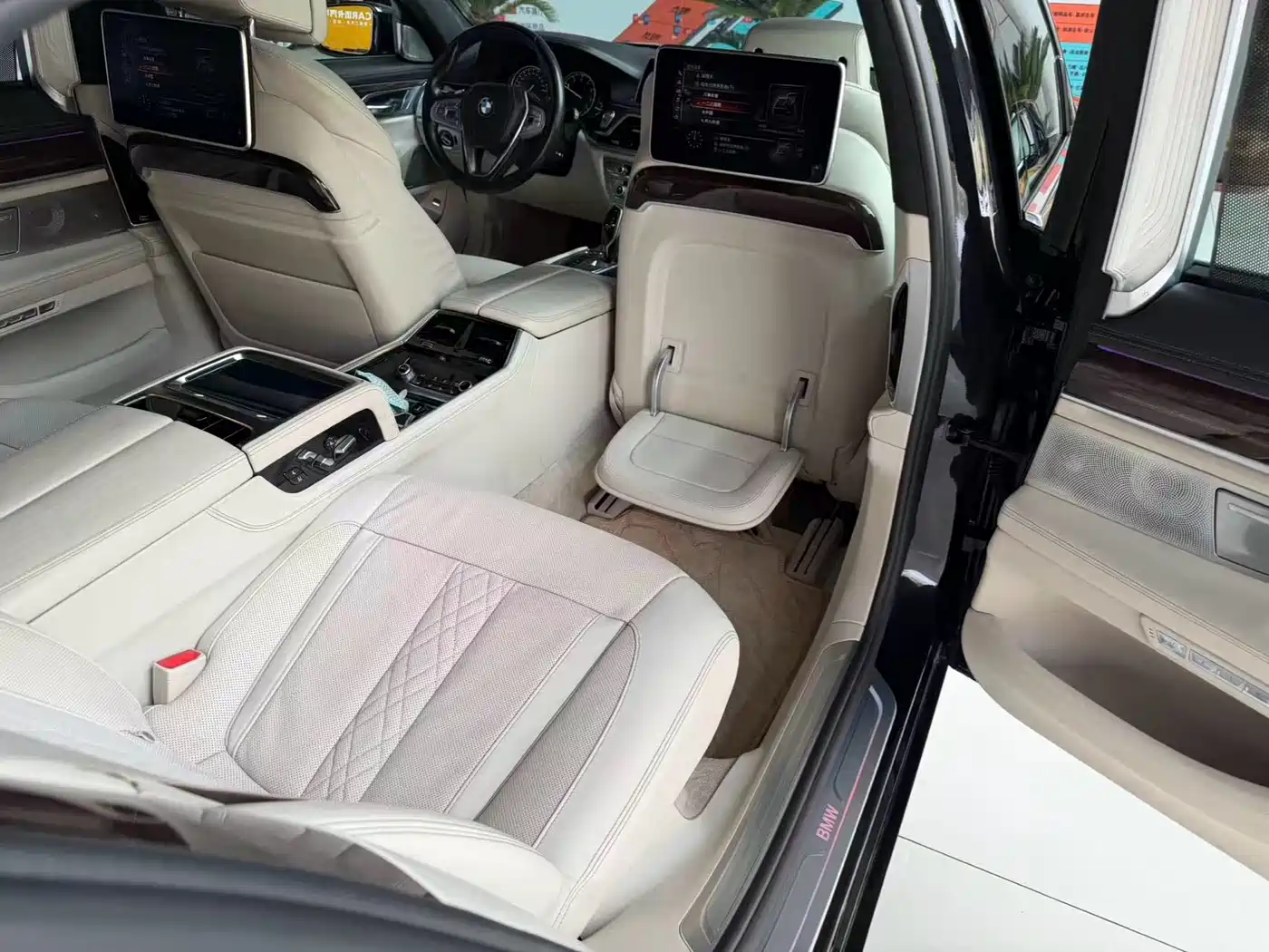 BMW 7 Series 2016 750Li xDrive 4-Seater фото 28