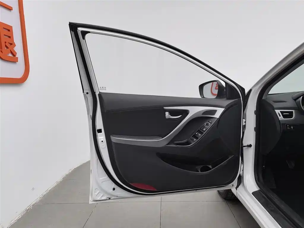 Hyundai Langdong 2016 1.6L Manual Premium Edition фото 8