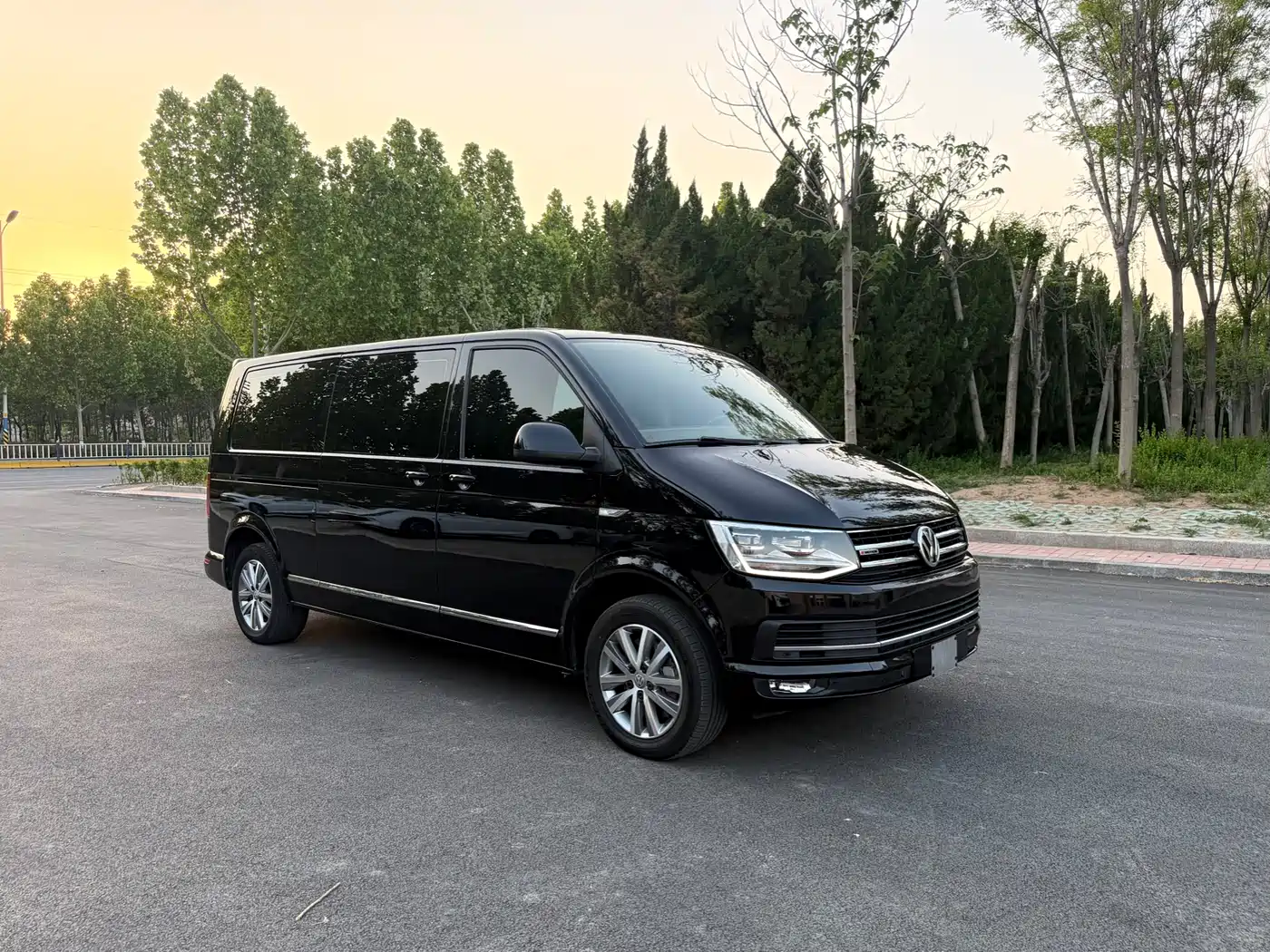 Volkswagen Caravelle 2017 2.0TSI 4WD Luxury 7-Seater фото 3