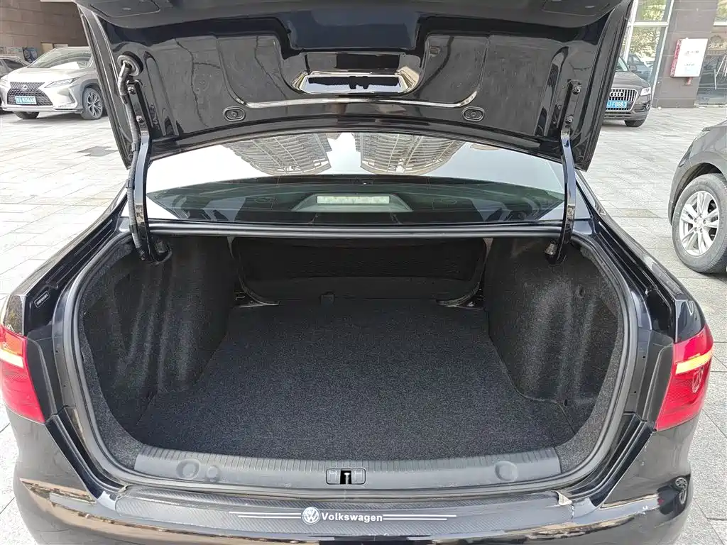 Volkswagen Lavida 2015 1.6L Automatic Trend Edition фото 15