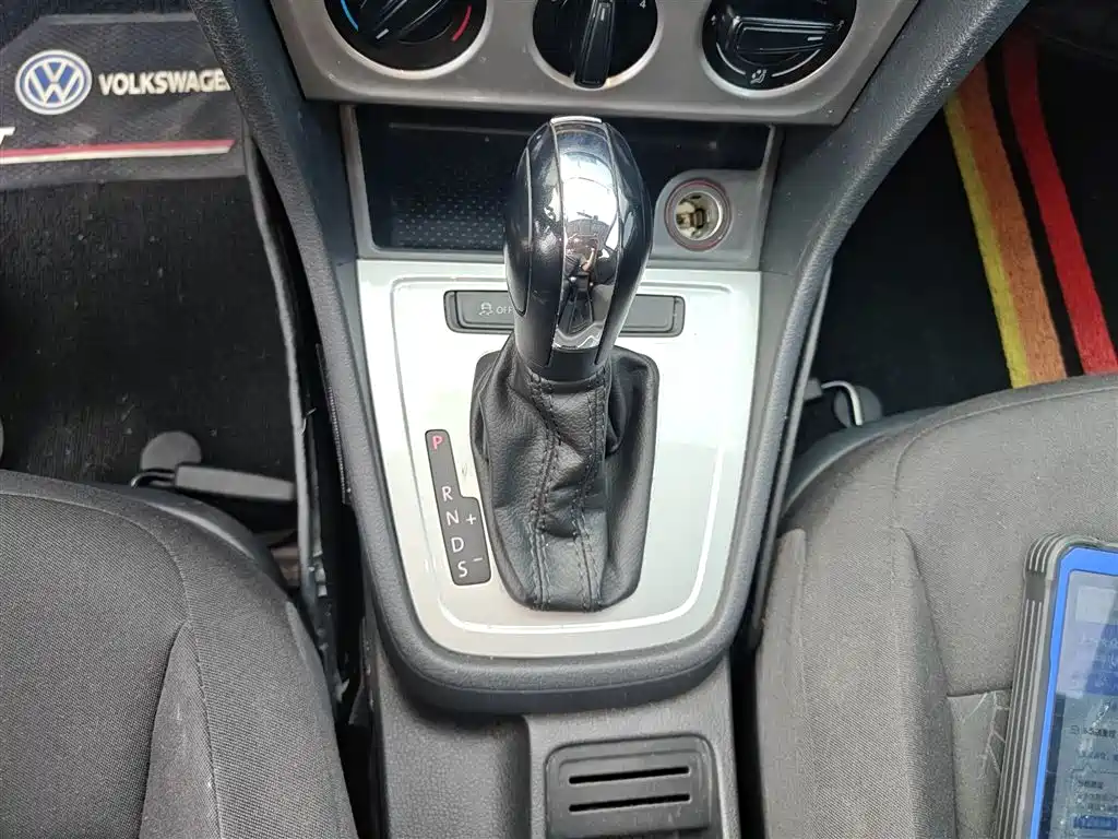 Volkswagen Lavida 2015 1.6L Automatic Trend Edition фото 10