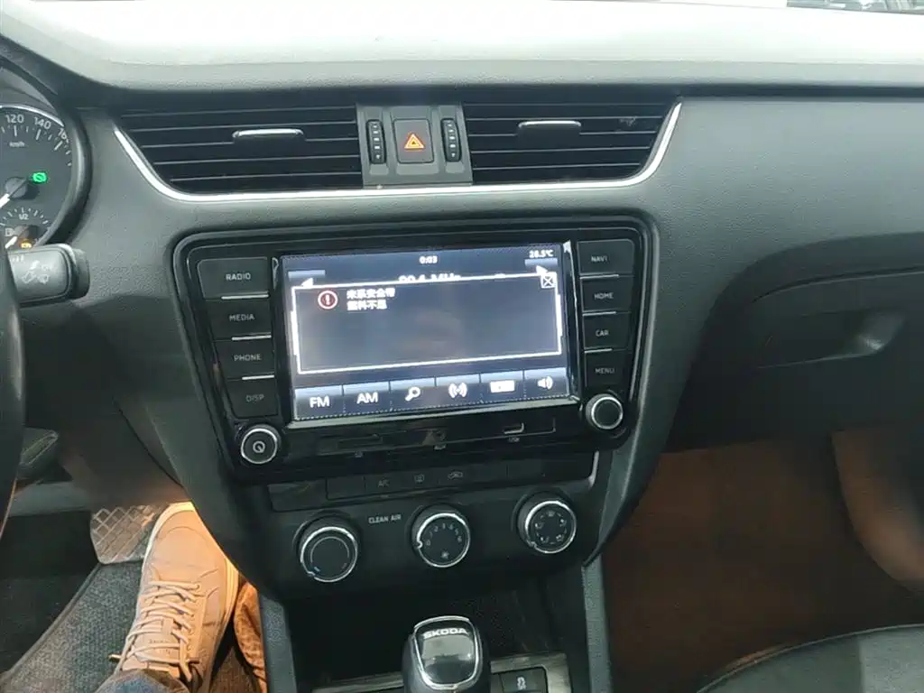 Škoda Octavia 2017 1.6L Automatic Smart Edition фото 13