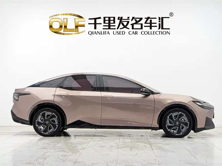 Toyota bZ3 2023 616km Long Range Premium фото 8